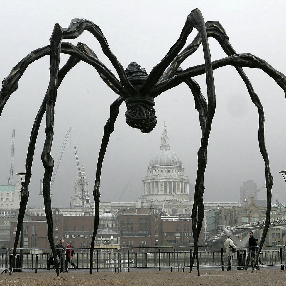 Maman - giant spider - at Tate Modern in London, England. Artist Louise Bourgeois. Year 2000
