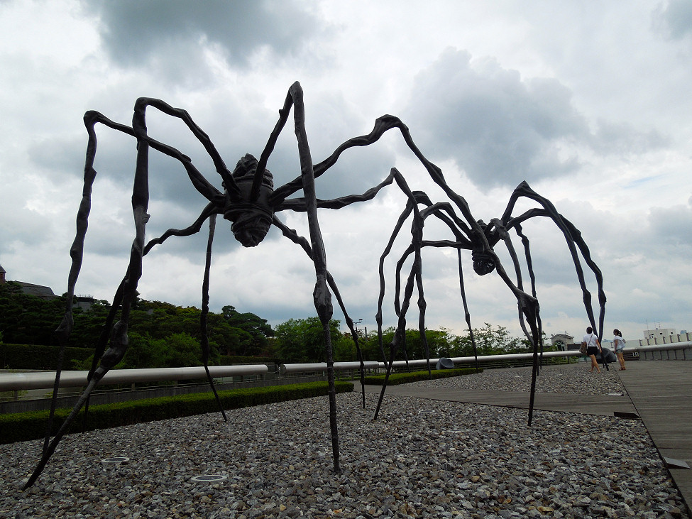 Maman - giant spider - at Leeum, Samsung Museum of Art, South Korea. Artist Louise Bourgeois