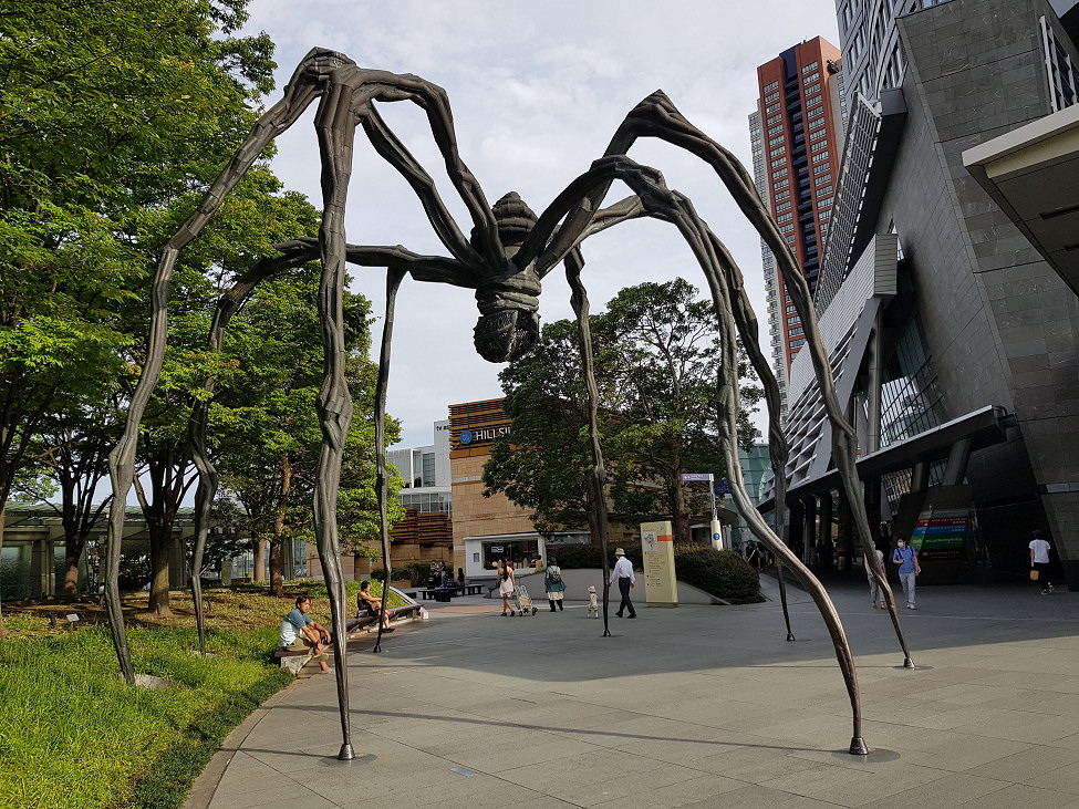 Maman - giant spider - at the Mori Art Musem, Tokyo, Japan. Artist Louise Bourgeois. Year 2000