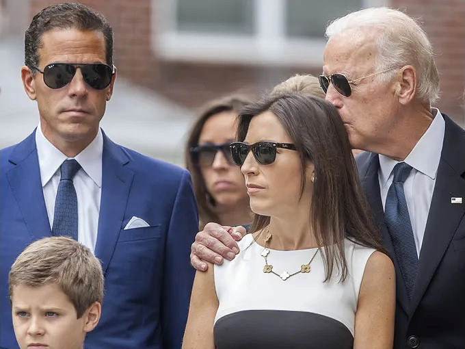 Joe Biden sniffing his daughter-in-law